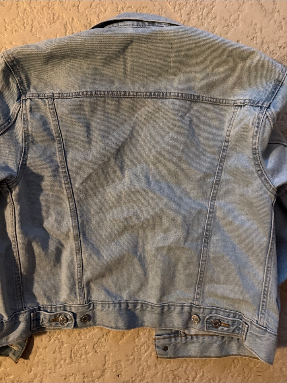 Levi's Light Wash Blue Denim Trucker Jacket - Picture 7 of 7
